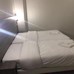 Zimmer mit zwei Einzelbetten